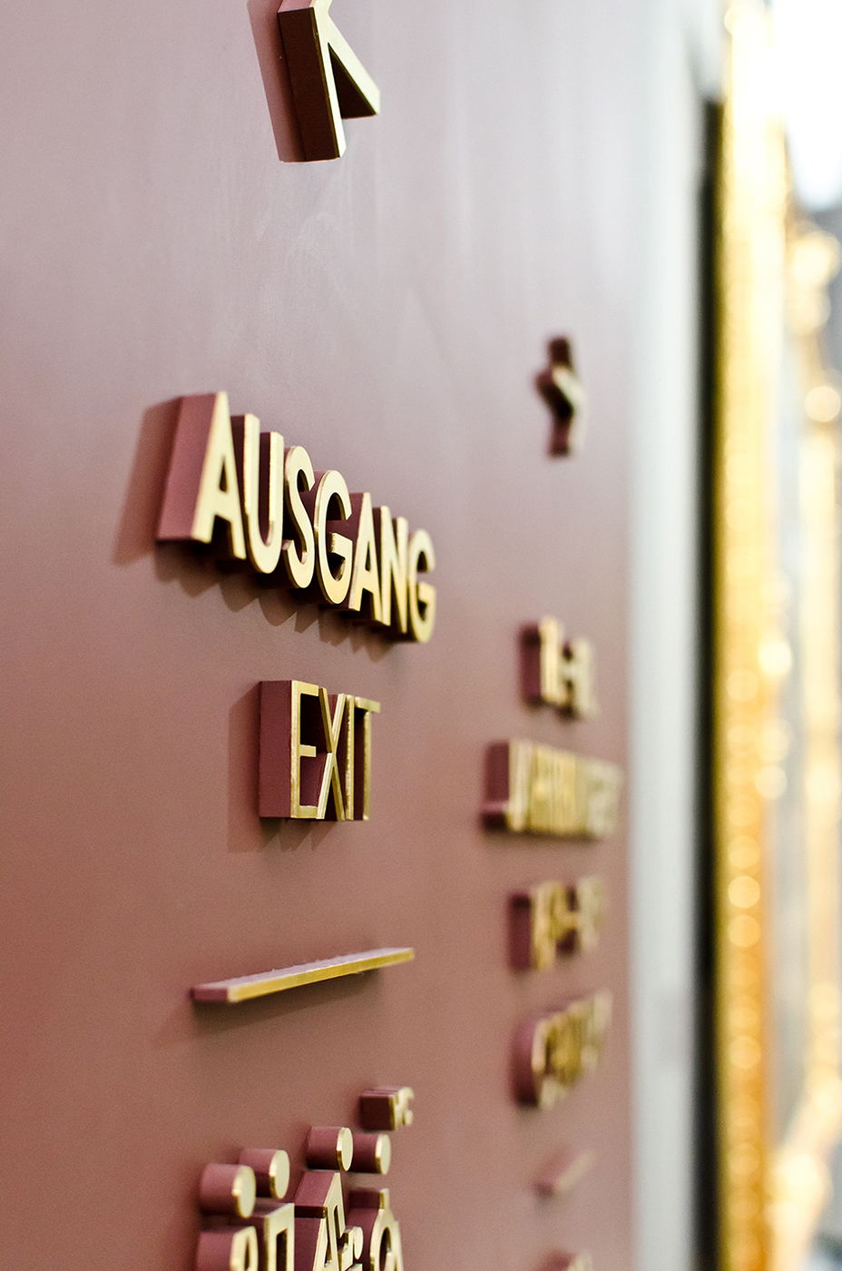 Directional sign detail