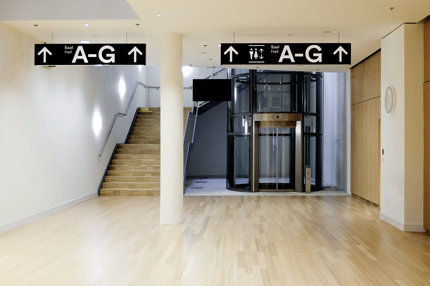 Directional lighting signs