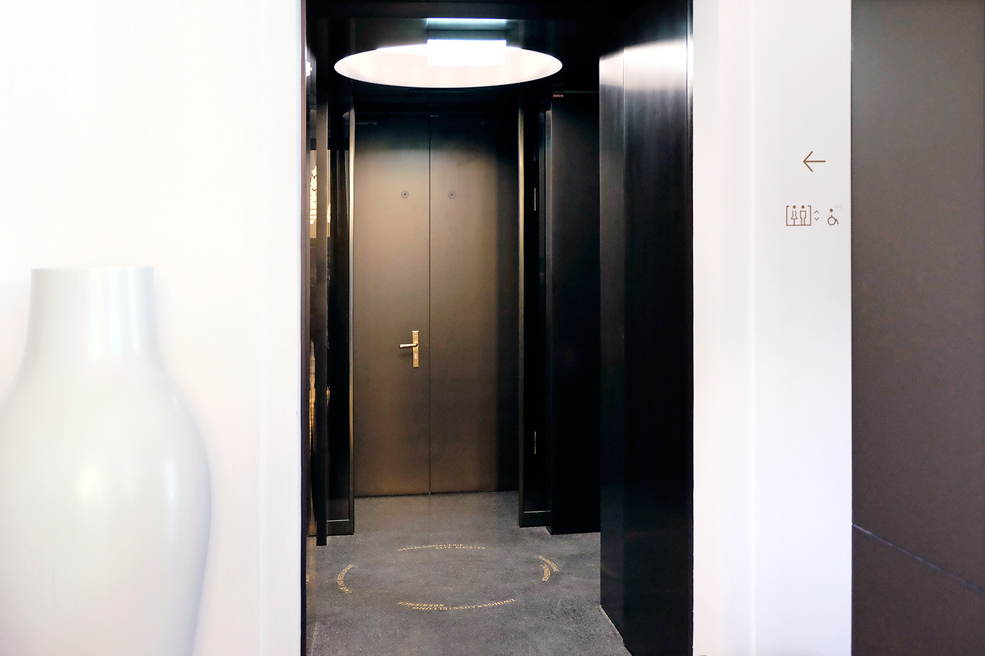 Inlay floor lettering