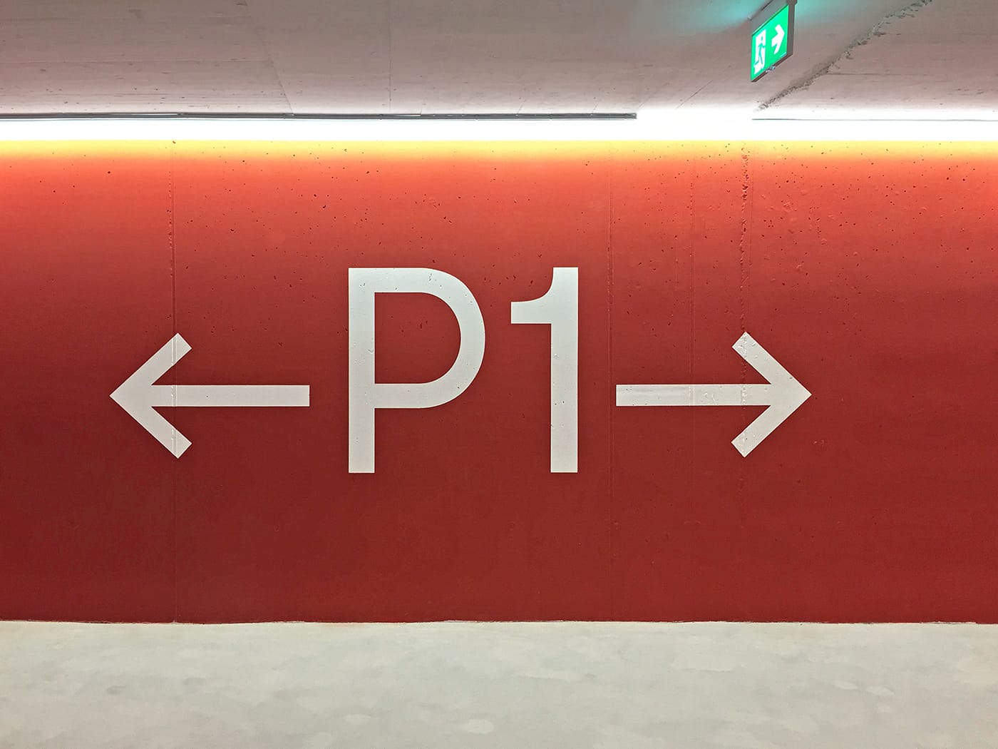 Level identification and directional signs