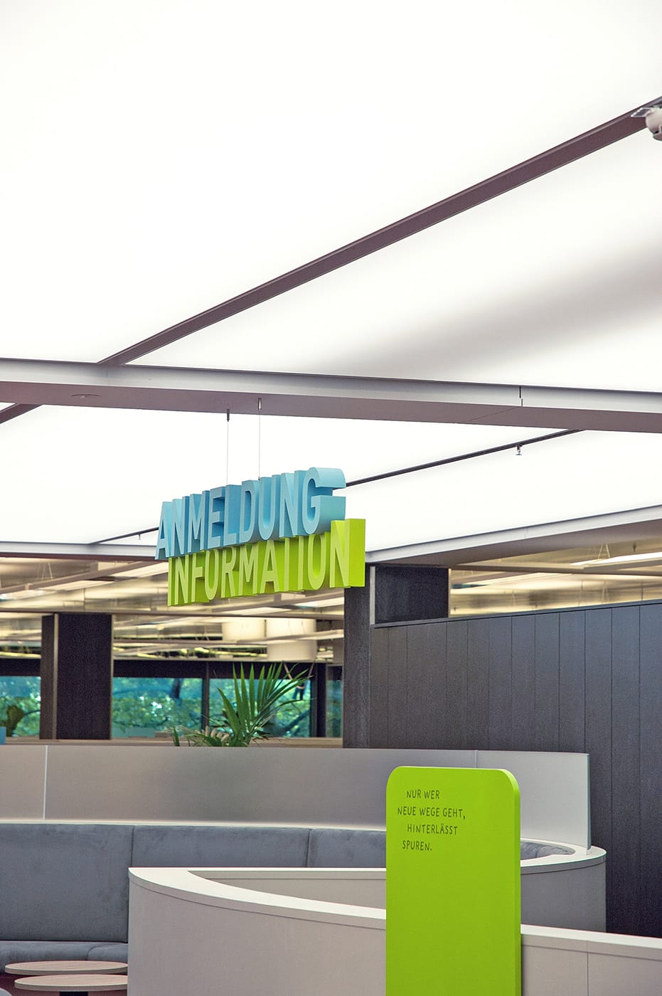 Kennzeichnung Anmeldung-s und Informationstresen