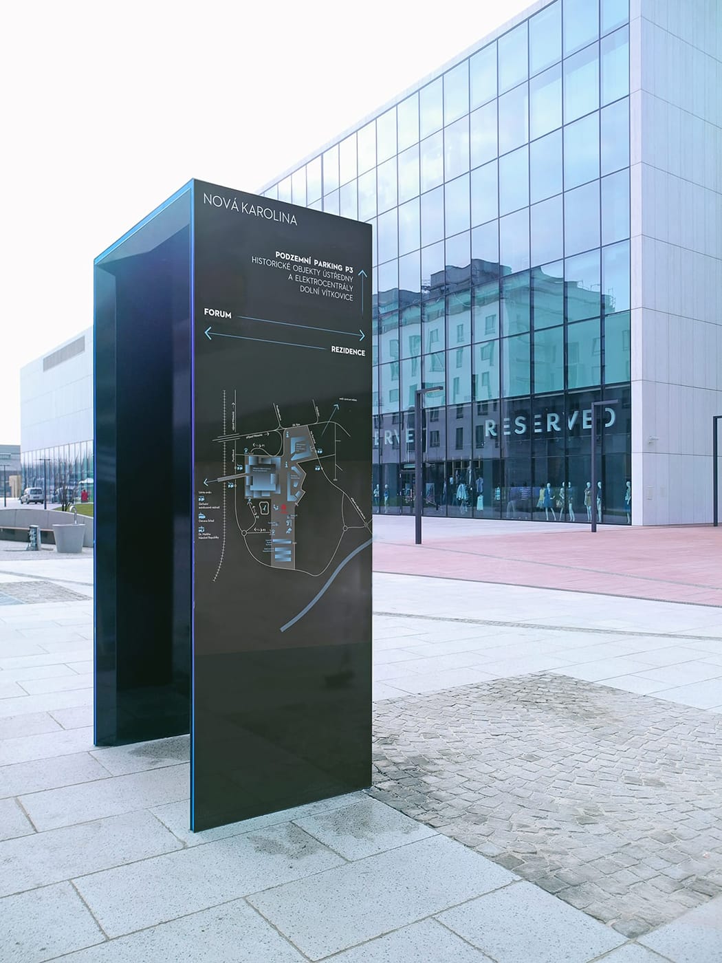 Outdoor orientation pylon