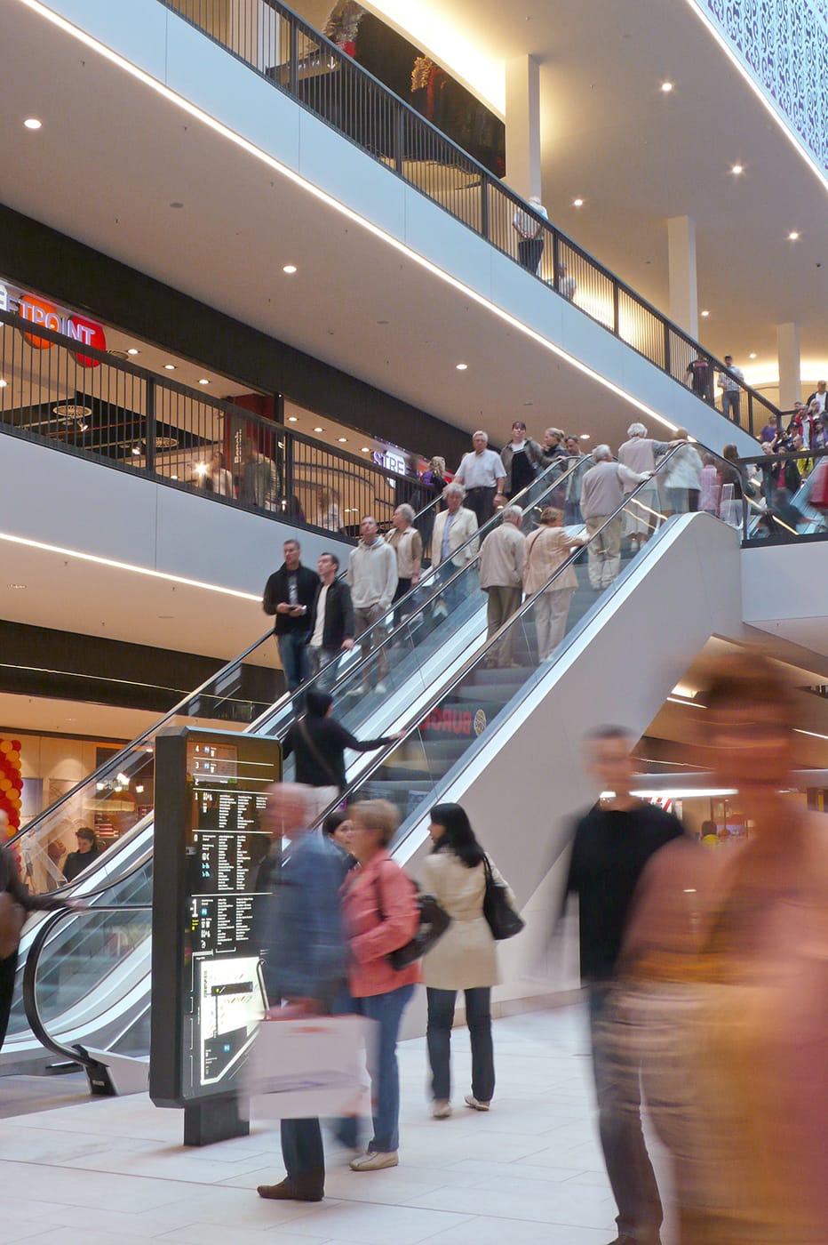 Orientation pylon with shops directory