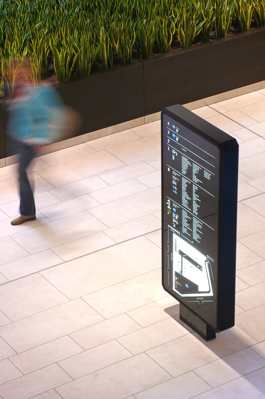 Orientation pylon with shops directory