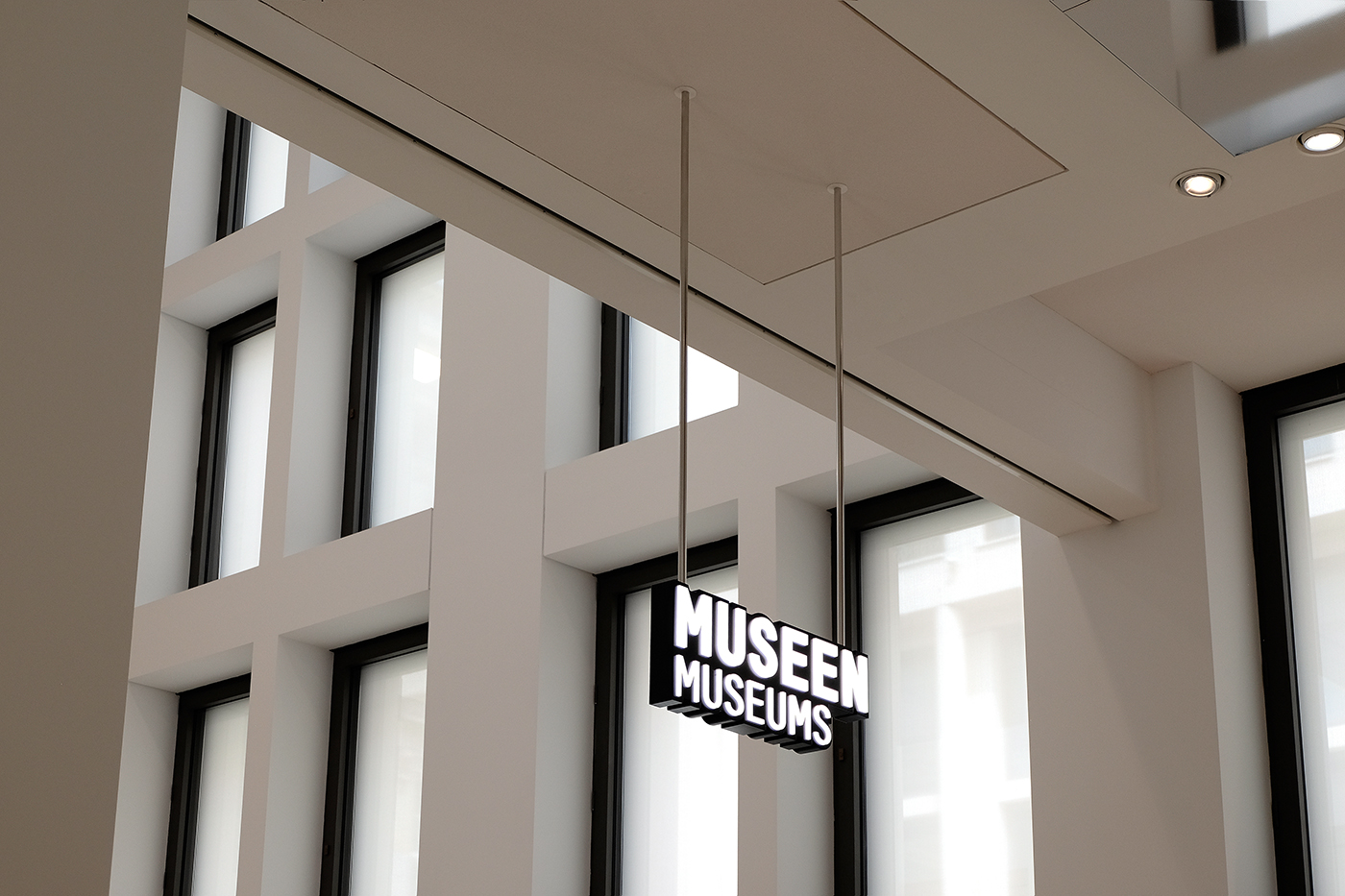 Lighting directional sign