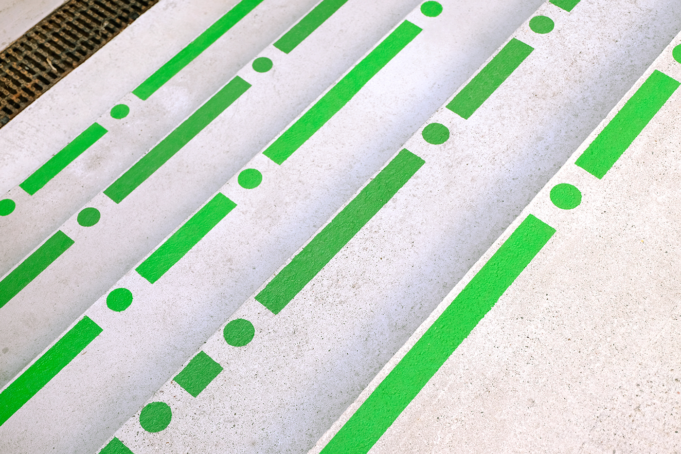 Stair tread safety lines