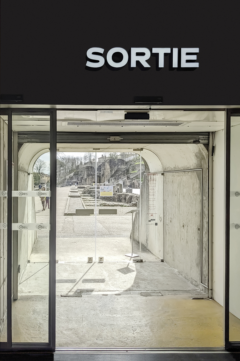 Lighting exit signage