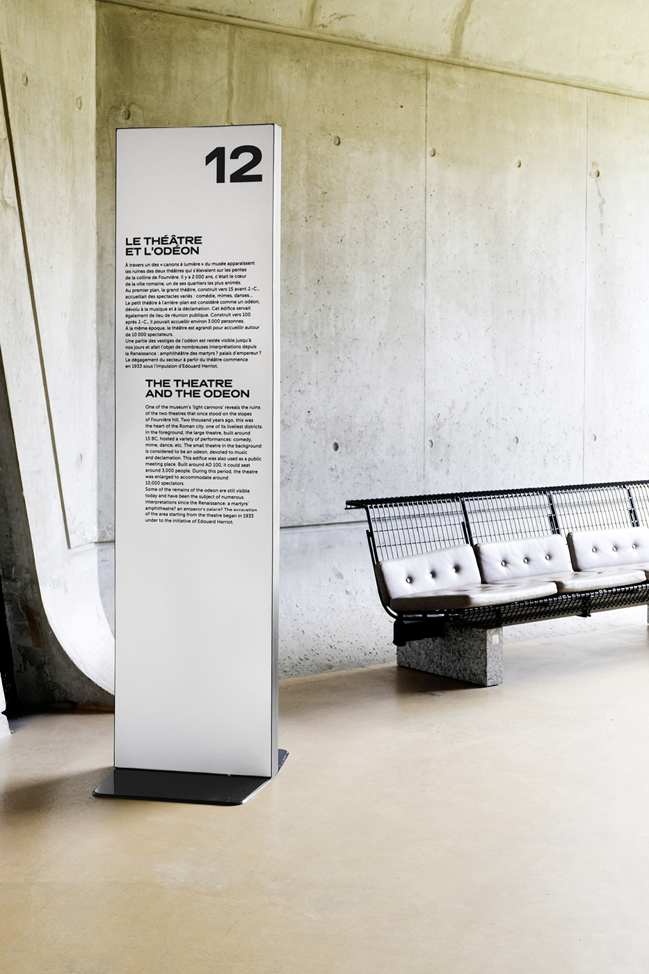 Free standing stand with exhibition informations