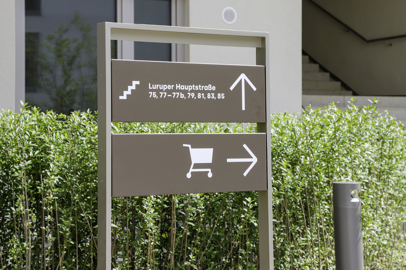 Directional sign