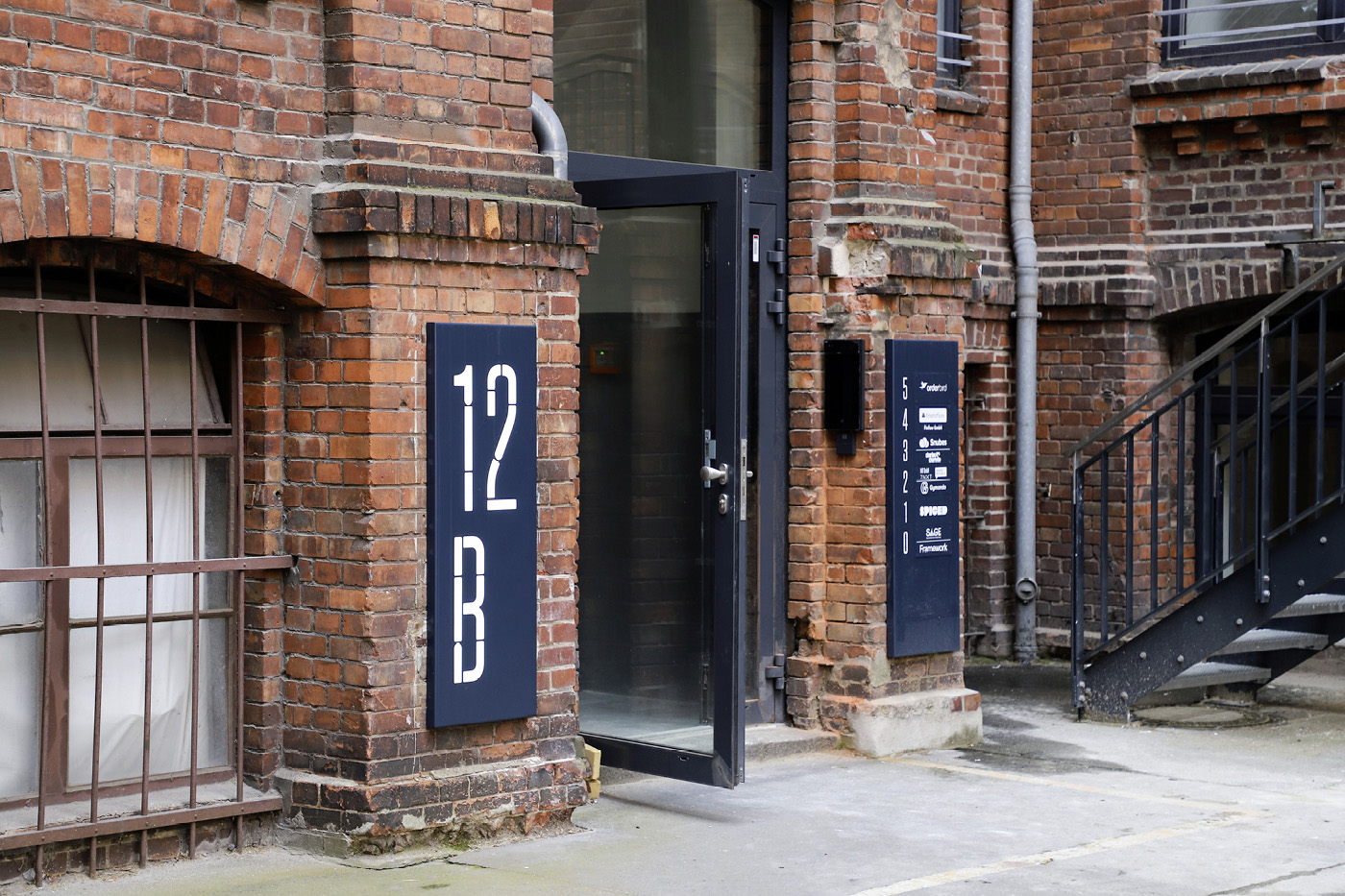 Entrance Number and tenants signs