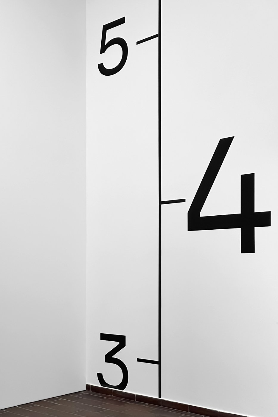 Level identification sign