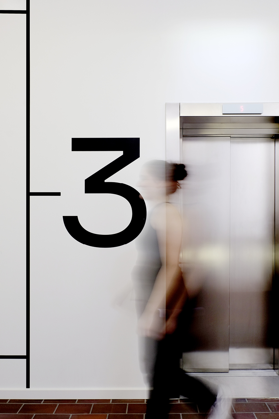 Level identification sign