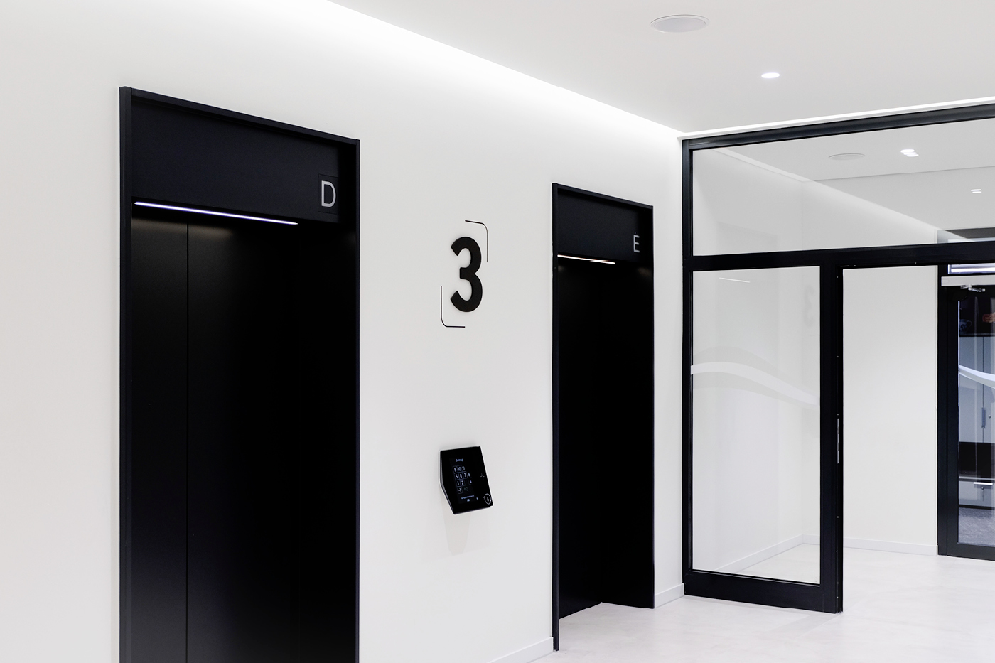 Level identification sign